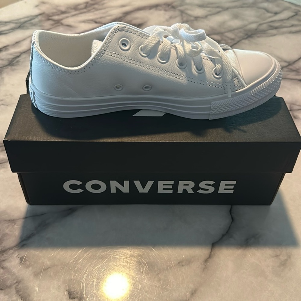 Brand new unisex White low top Converse